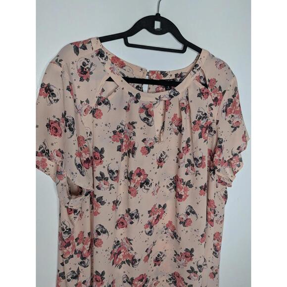 Torrid Blouse Womens 3 Pink Skull Floral Scoop Neck Flutter Sleeve Tunic Top - Picture 2 of 6